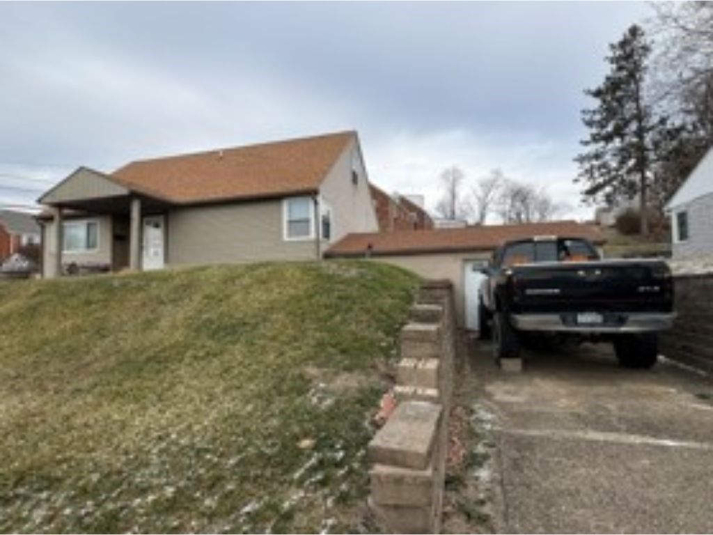 1406 Pike St, Port Vue, PA 15133