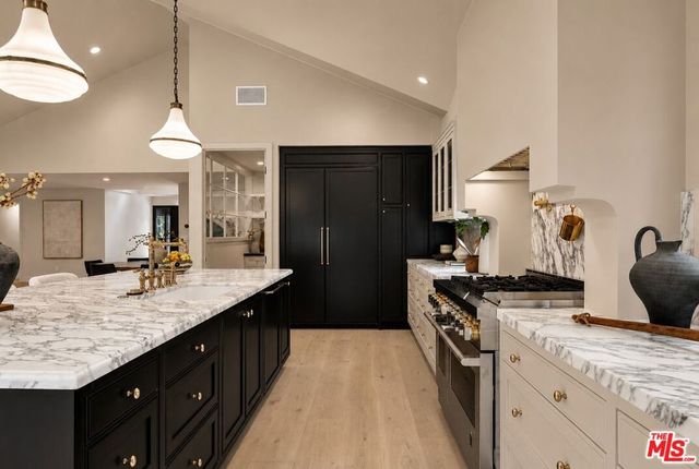 12610 Sarah Street, Studio City, CA 91604