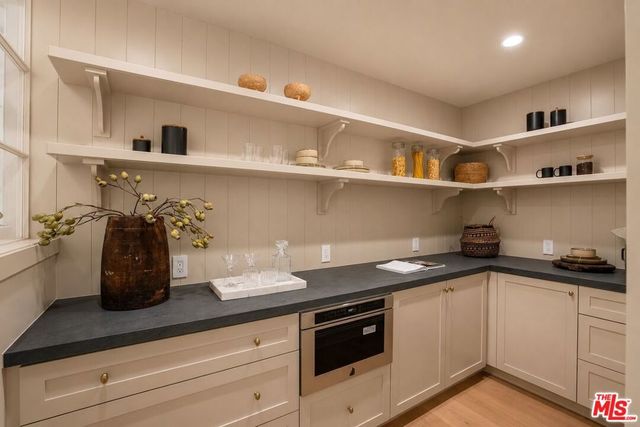 12610 Sarah Street, Studio City, CA 91604