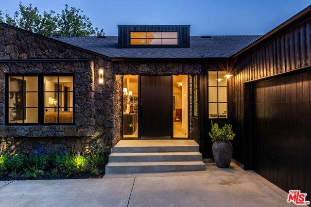 12610 Sarah Street, Studio City, CA 91604