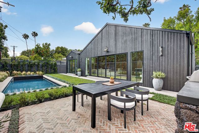 12610 Sarah Street, Studio City, CA 91604