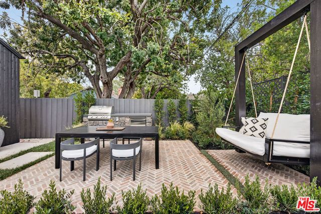 12610 Sarah Street, Studio City, CA 91604