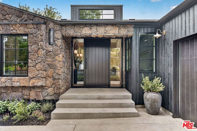 12610 Sarah Street, Studio City, CA 91604