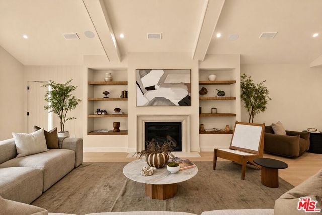 12610 Sarah Street, Studio City, CA 91604