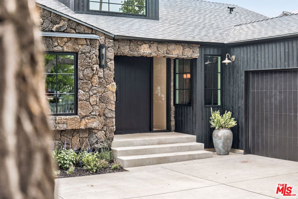 12610 Sarah Street, Studio City, CA 91604