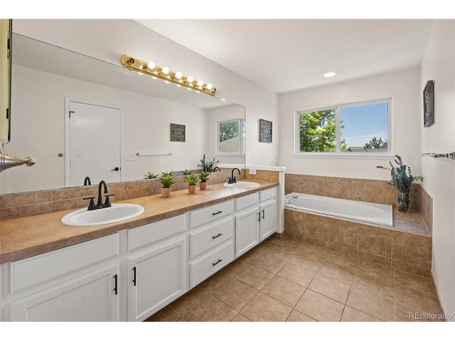 1464 Cherrywood Way, Longmont, CO 80504