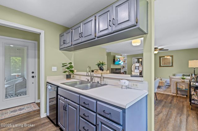 400 Rosewood Ct, Louisville, KY 40223