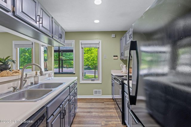 400 Rosewood Ct, Louisville, KY 40223