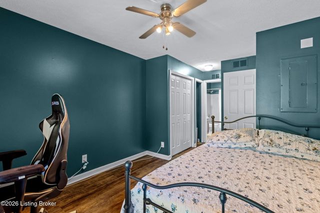 400 Rosewood Ct, Louisville, KY 40223