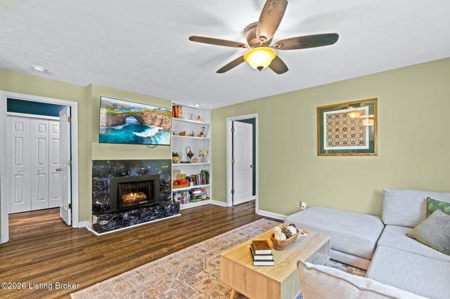 400 Rosewood Ct, Louisville, KY 40223