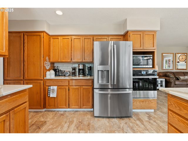 12908 Se 129TH Ct, Happy Valley, OR 97086