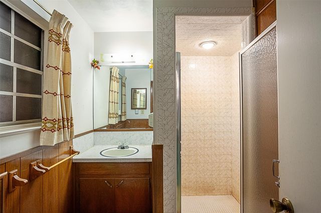 15853 Phend Road, Hamshire, TX 77622