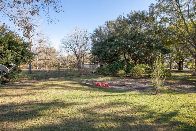 15853 Phend Road, Hamshire, TX 77622