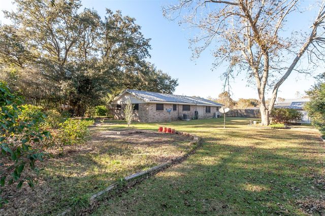 15853 Phend Road, Hamshire, TX 77622