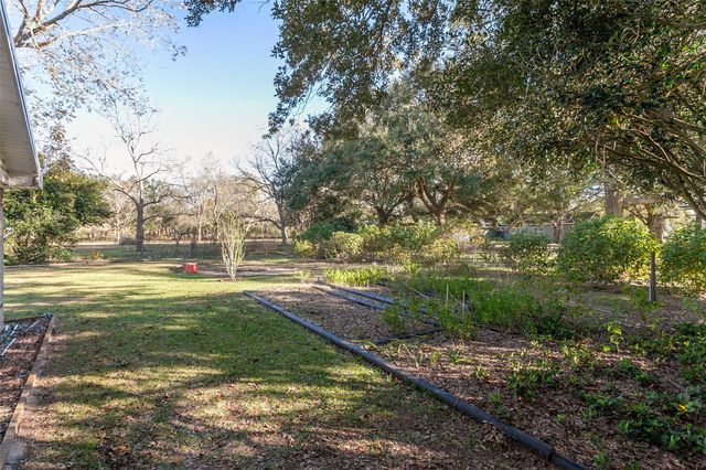 15853 Phend Road, Hamshire, TX 77622