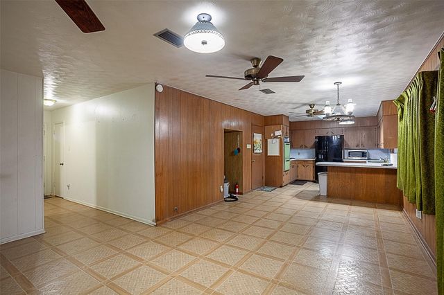 15853 Phend Road, Hamshire, TX 77622