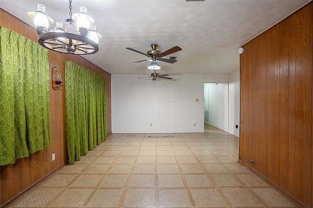 15853 Phend Road, Hamshire, TX 77622