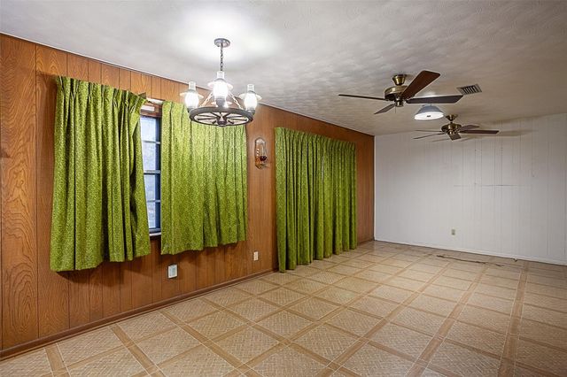 15853 Phend Road, Hamshire, TX 77622