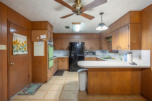 15853 Phend Road, Hamshire, TX 77622