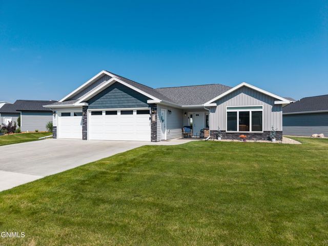 4813 Cornice Loop, Bismarck, ND 58503 property photo