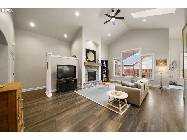 1229 Ne SUNRISE St, Prineville, OR 97754