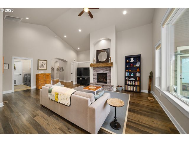 1229 Ne SUNRISE St, Prineville, OR 97754