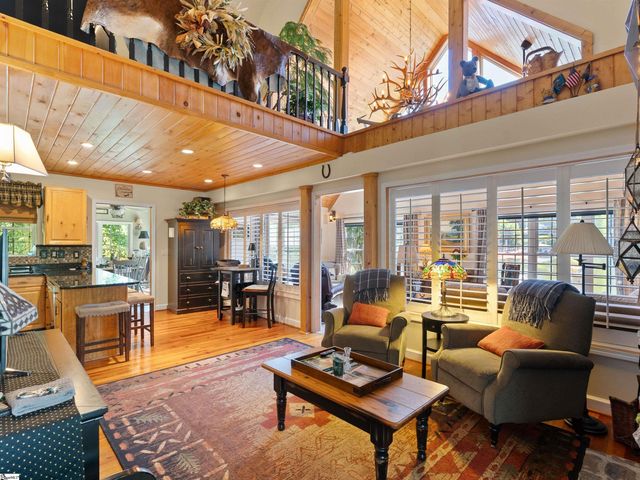 339 Jumping Branch Road, Tamassee, SC 29686