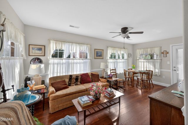 1906 Canyon Road, Sevierville, TN 37862