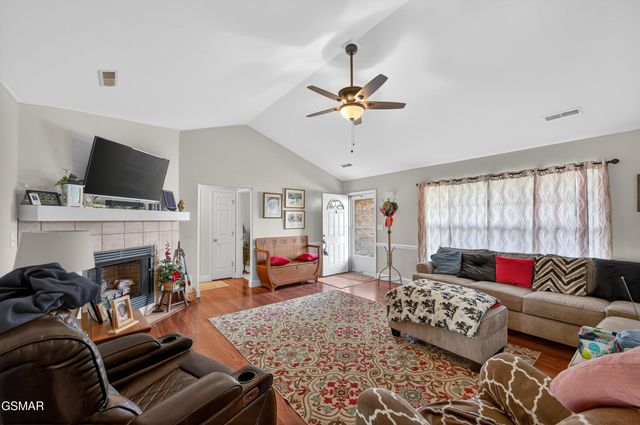 1906 Canyon Road, Sevierville, TN 37862