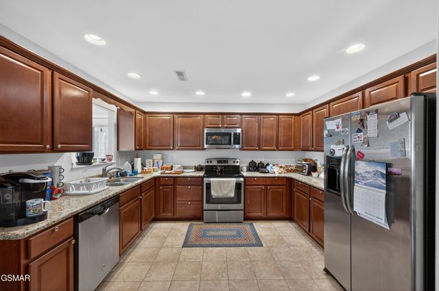 1906 Canyon Road, Sevierville, TN 37862