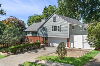 4 Chestnut St, Winchester, MA 01890