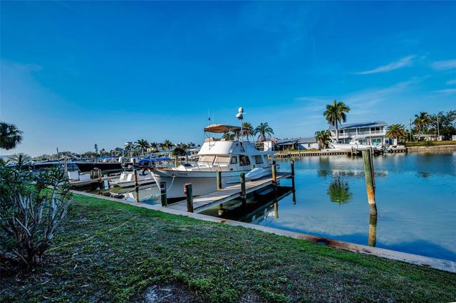 318 WINDRUSH BOULEVARD 10, Indian Rocks Beach, FL 33785