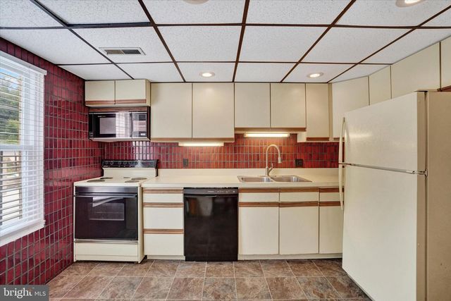 1000 COUNTRY CLUB RD, York, PA 17403