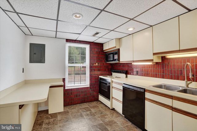 1000 COUNTRY CLUB RD, York, PA 17403