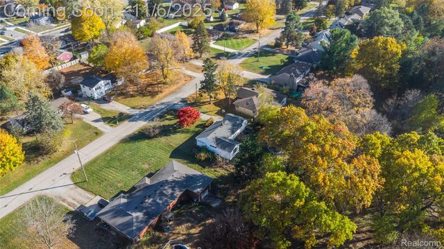 15174 Charluene Drive, Fenton, MI 48430