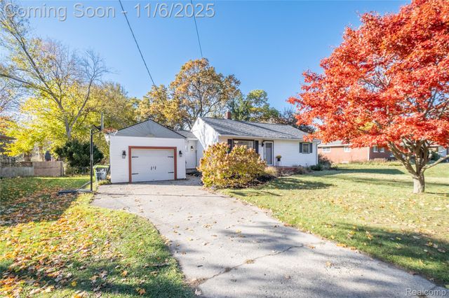 15174 Charluene Drive, Fenton, MI 48430