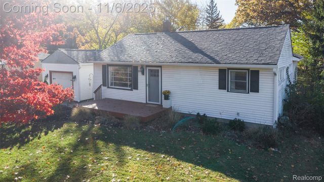 15174 Charluene Drive, Fenton, MI 48430