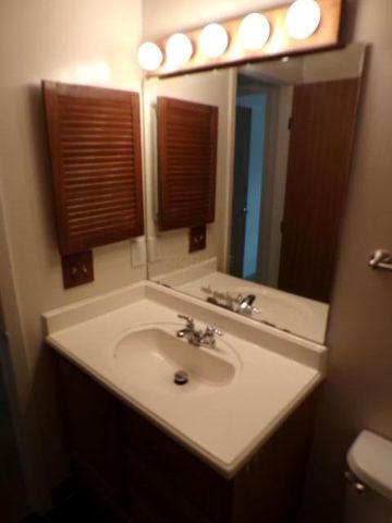 7866 Barkwood Drive, 17A, Worthington, OH 43085