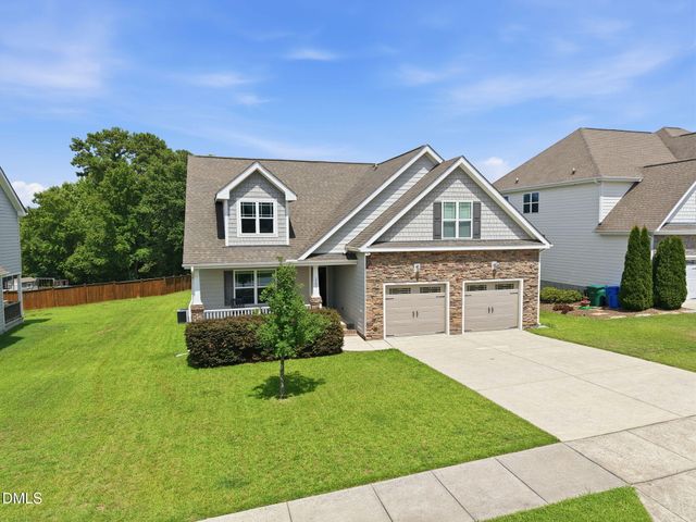 2204 Mills Crest Street, Fuquay Varina, NC 27526