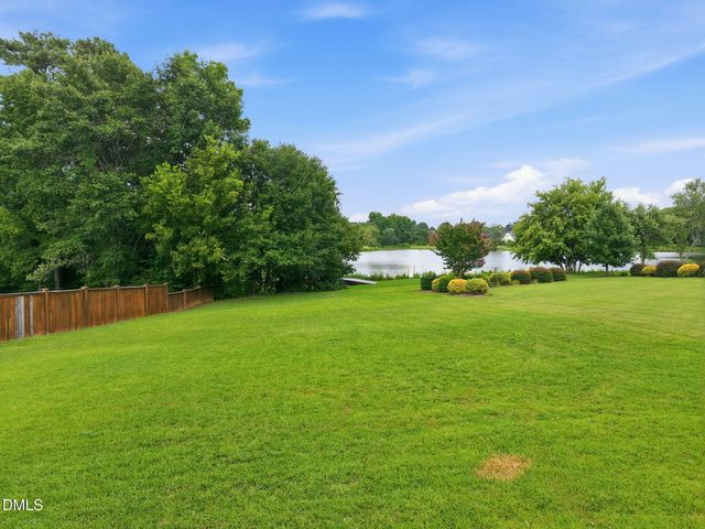 2204 Mills Crest Street, Fuquay Varina, NC 27526