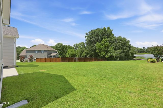 2204 Mills Crest Street, Fuquay Varina, NC 27526