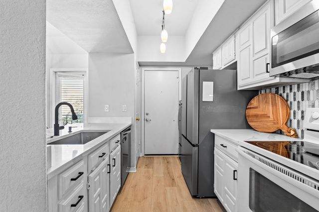 3105 San Jacinto Street 201, Dallas, TX 75204