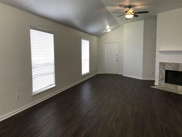 327 Leisure Lane, Montgomery, TX 77356