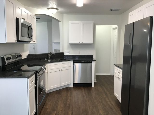 327 Leisure Lane, Montgomery, TX 77356
