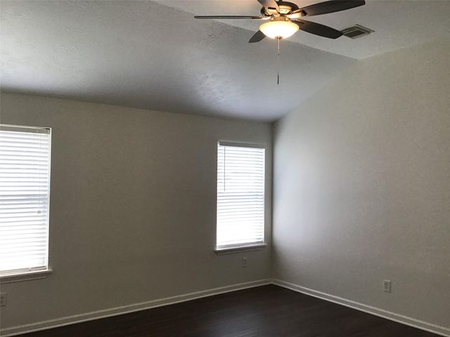 327 Leisure Lane, Montgomery, TX 77356