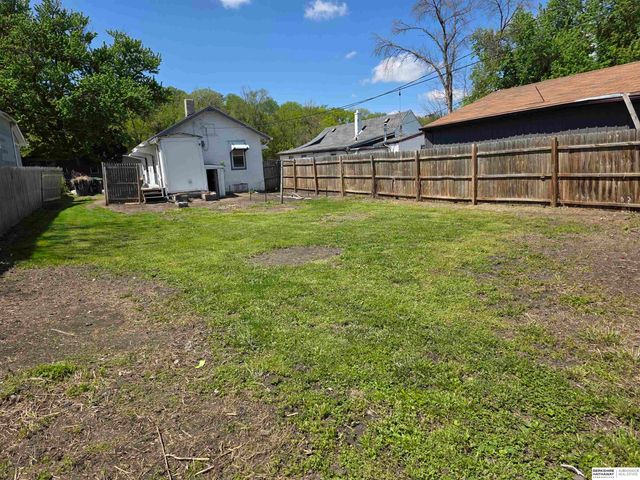 4717 N 18th Street, Omaha, NE 68110