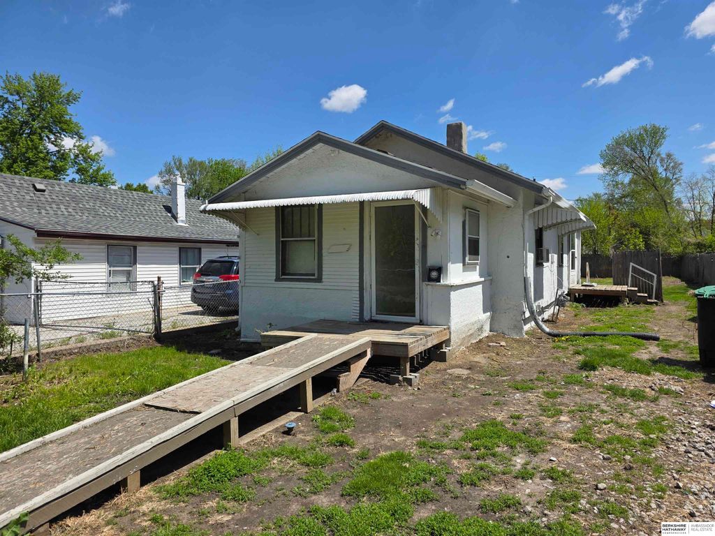4717 N 18th Street, Omaha, NE 68110
