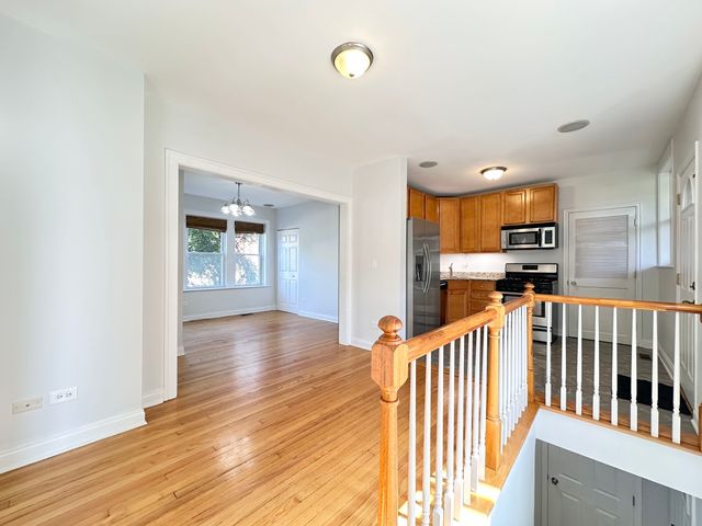 4447 W Sunnyside Avenue 1, Chicago, IL 60630
