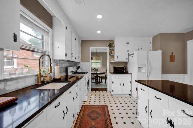 1227 Barkley Road, Charlotte, NC 28209