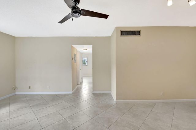 638 Snug Harbor Drive E11, Boynton Beach, FL 33435